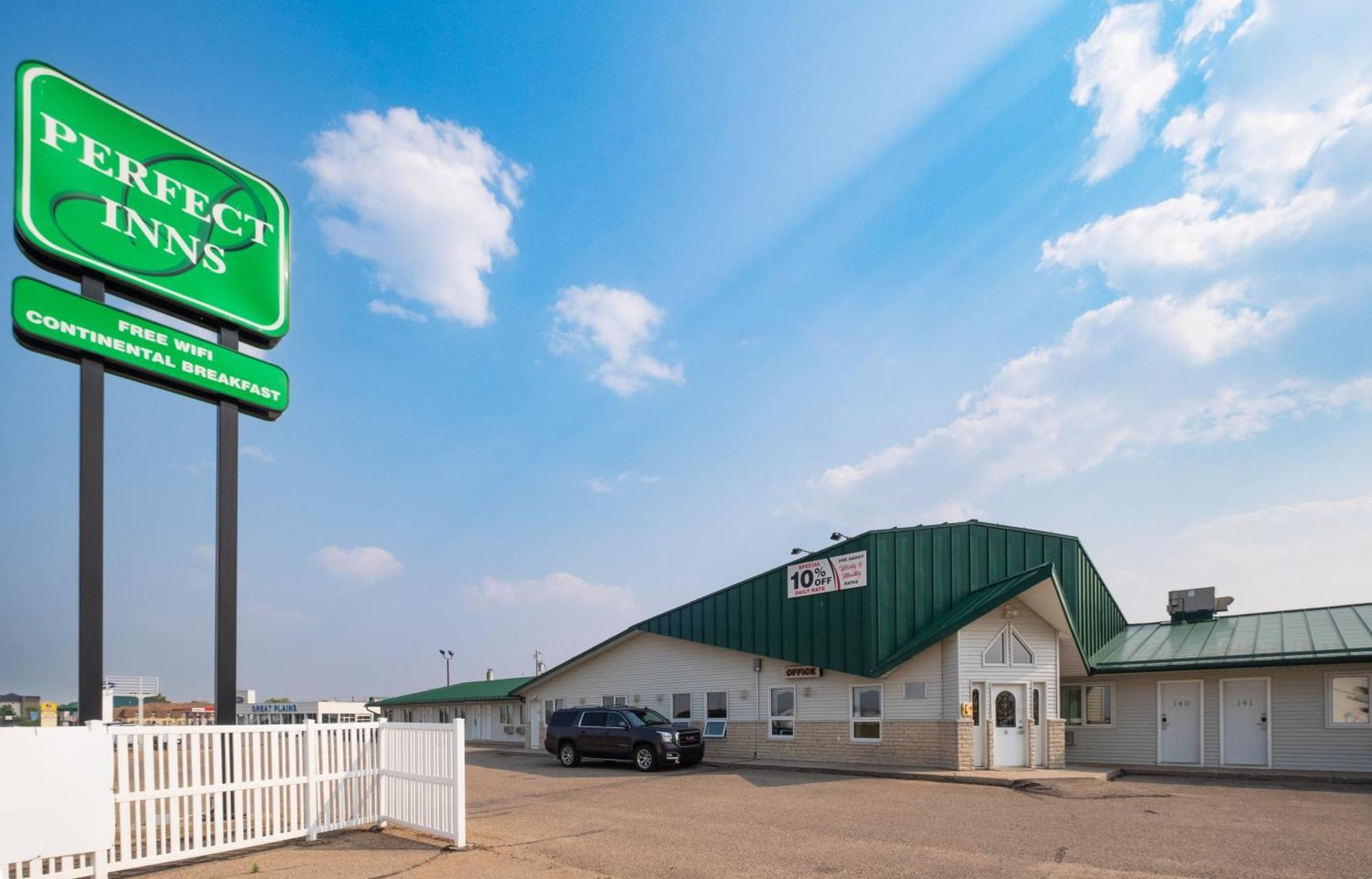 Perfect Inns & Suites Weyburn Extérieur photo